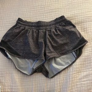lululemon hotty hot shorts 2.5 inches in heathered grey multi